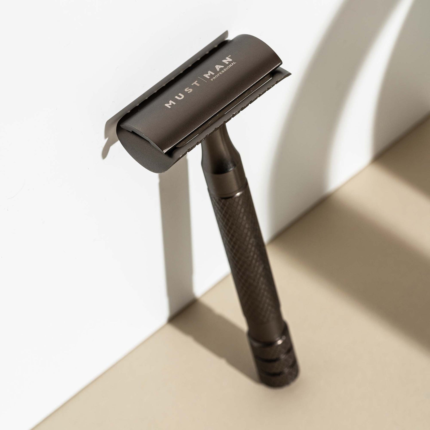 Men shaving razor